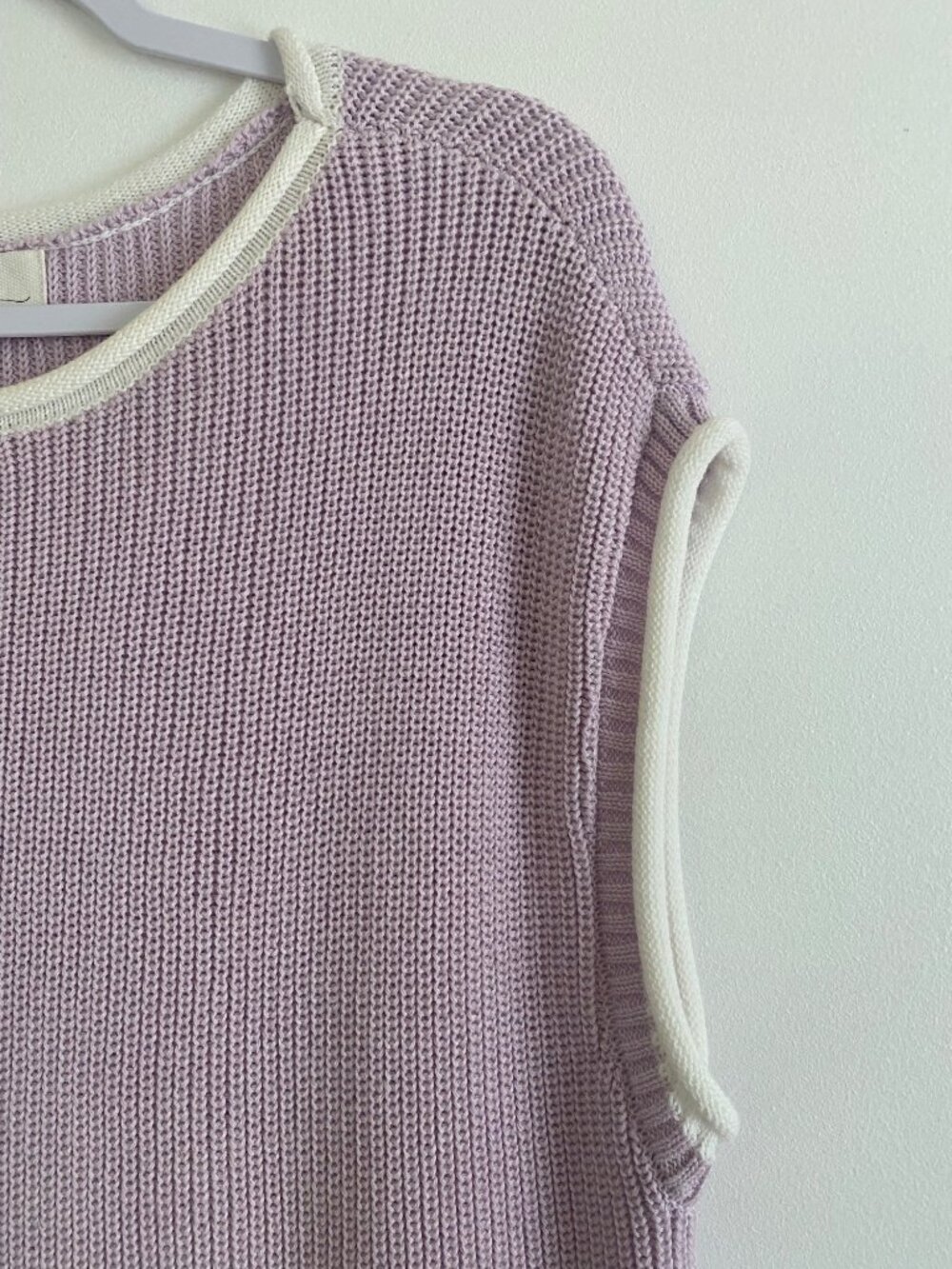 In February Lavender & White Knit Sleeveless Sweater Vest Size M - Picture 2 of 6